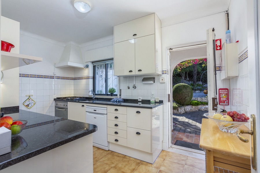 Cozy full kitchen with appliances. Also dishwasher. Extra freezer and washing machine in the shed.