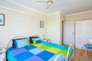 Spacious bedroom with its own heating panels. Wardrobe and fans. Spacious villa in the Algarve.