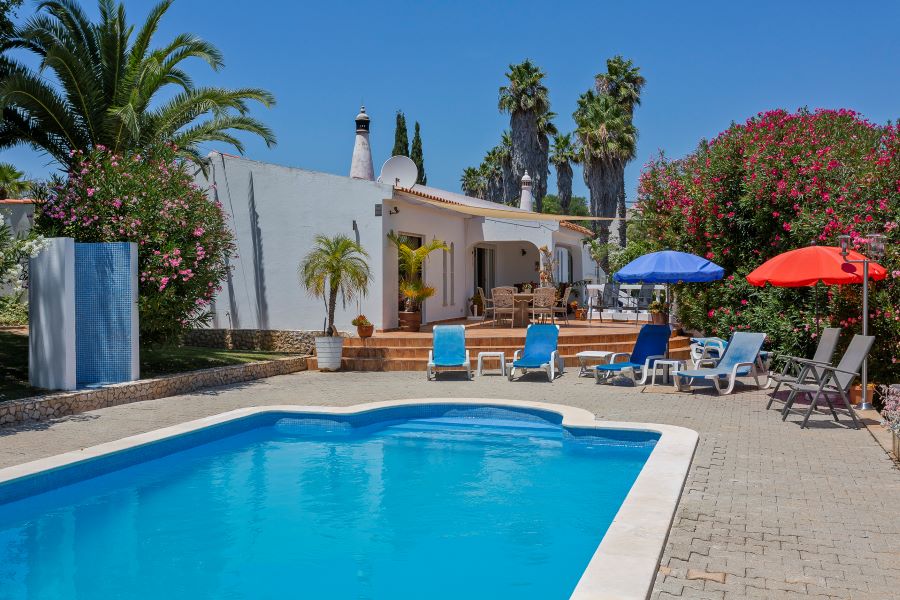 Entirely private pool. No one else using it. Pure for you. Size approx. 35m2