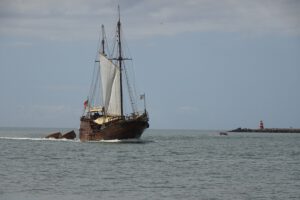Pirate sailing from Portimao. Boat rental, Madeira ferry.