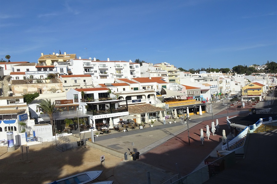 Praia do Carvoeiro square. The place for festivals like Blacxk&White Night.