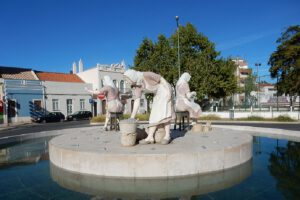 Sarsines Museum in Portimao, a roundabout with statues